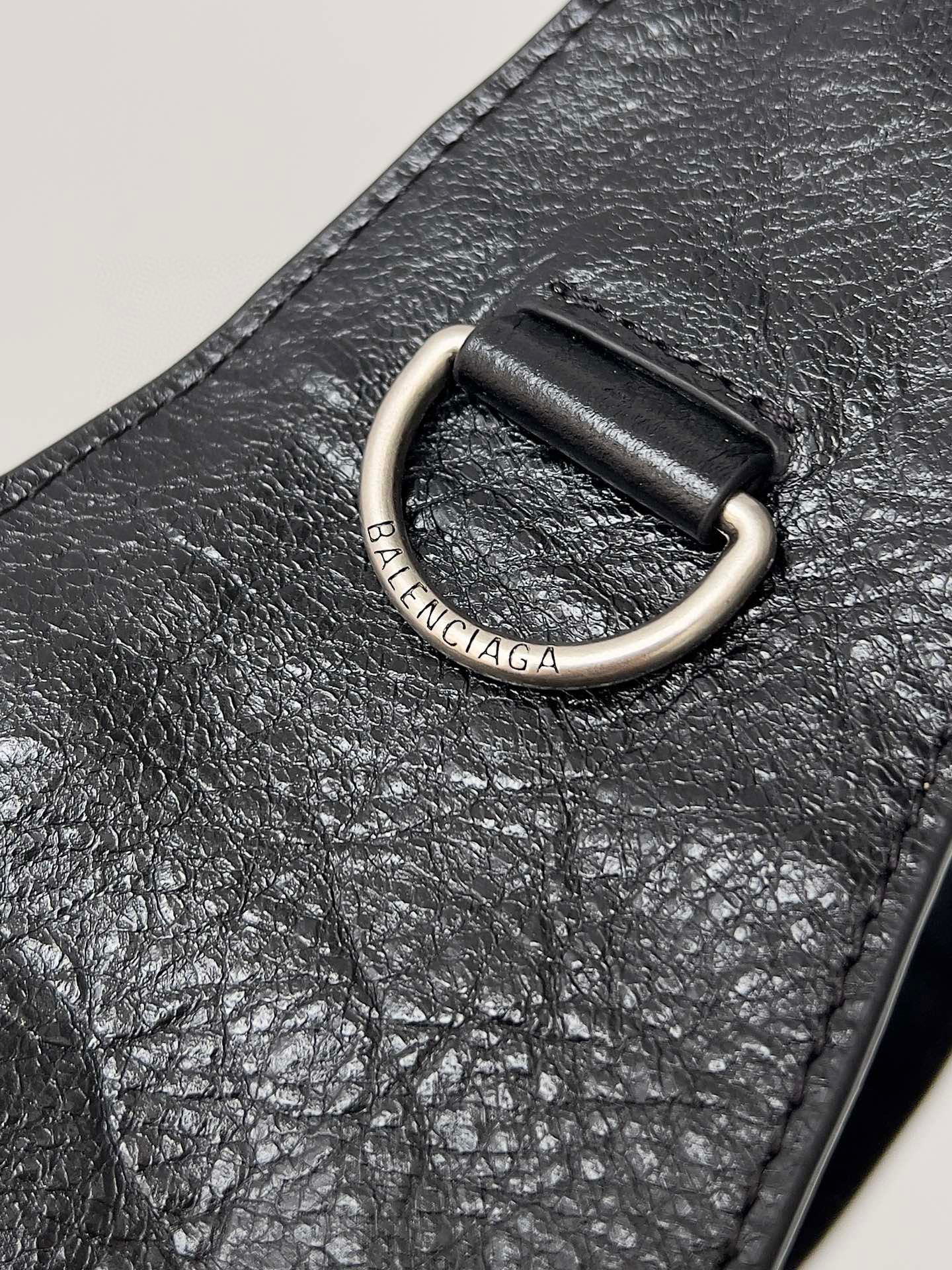 Balenciaga  Single shoulder bag Size：35*12*11cm