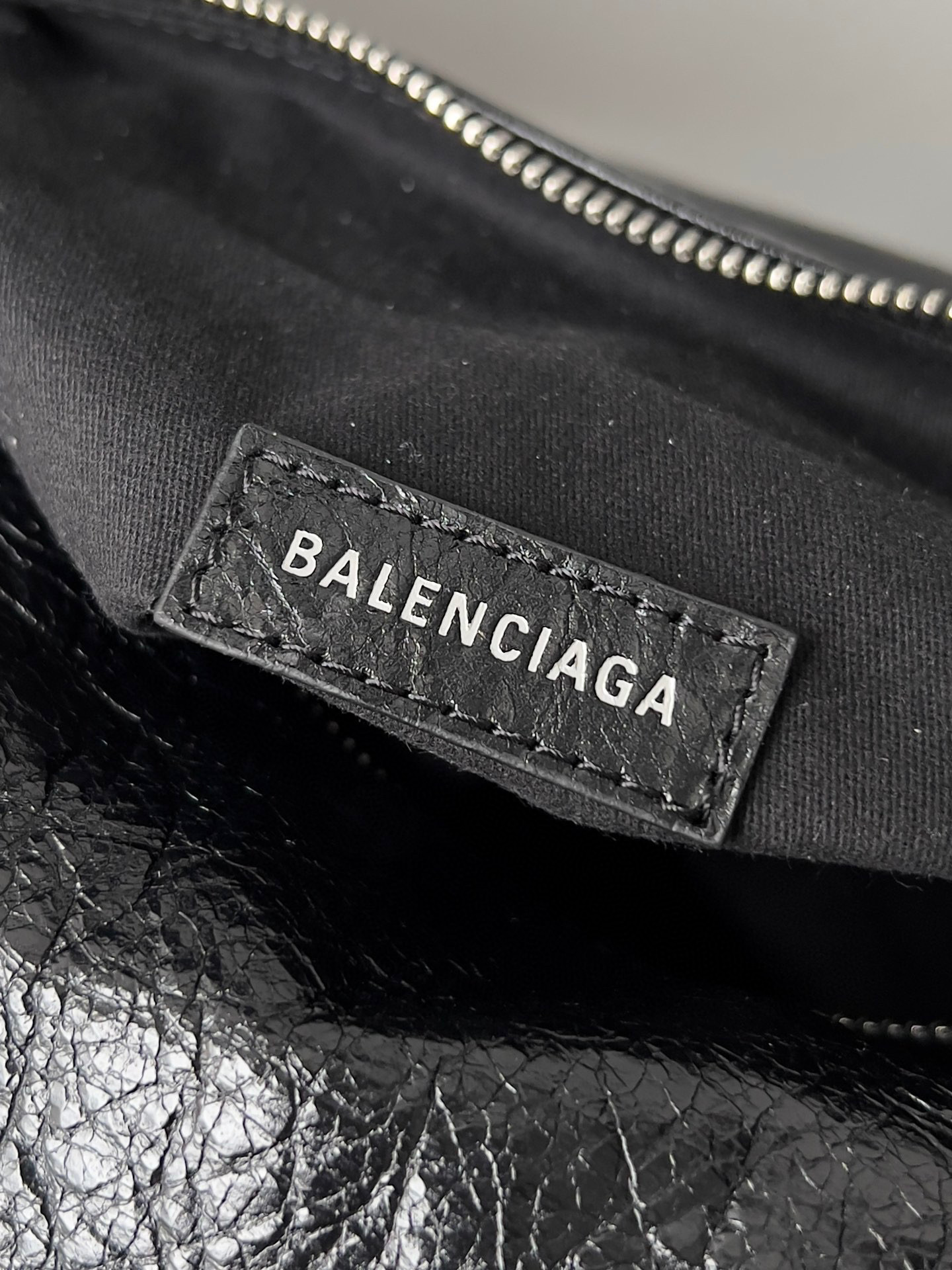 Balenciaga  Single shoulder bag Size：35*12*11cm