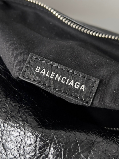 Balenciaga  Single shoulder bag Size：35*12*11cm