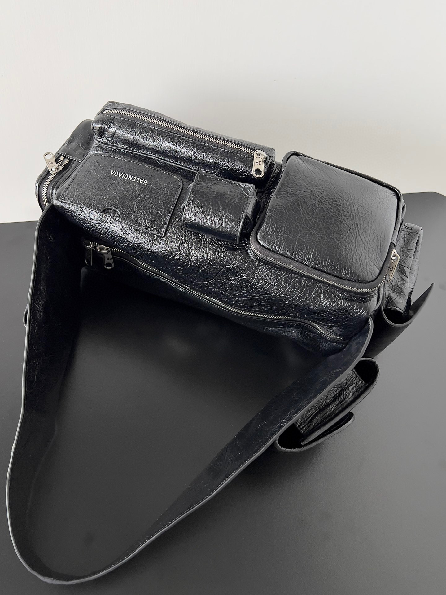 Balenciaga  Single shoulder bag Size：35*12*11cm