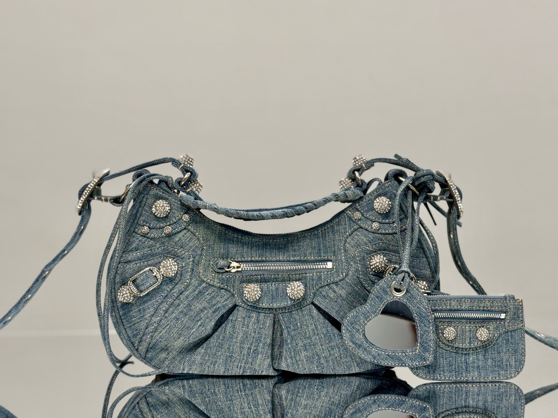 Balenciaga  Single shoulder bag Size：26*16*10cm