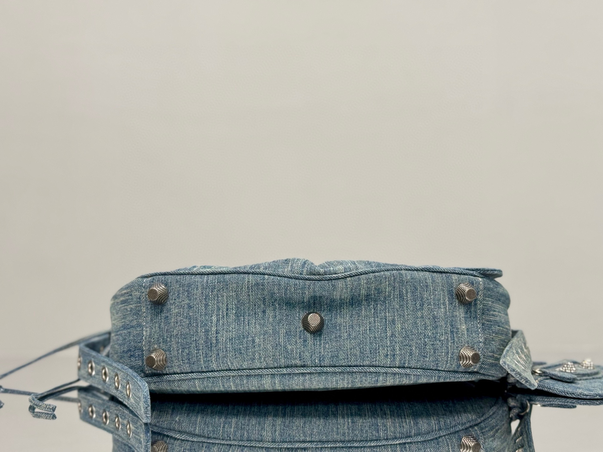 Balenciaga  Single shoulder bag Size：26*16*10cm