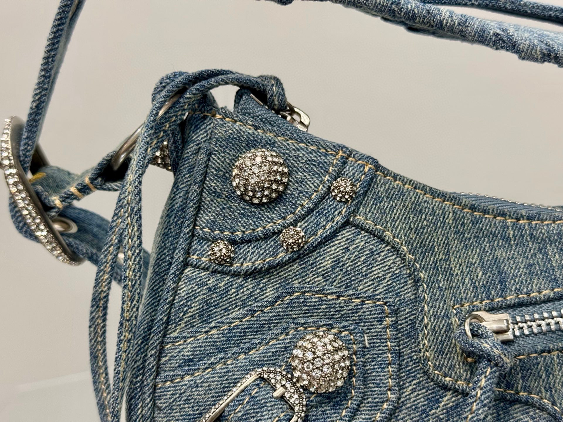 Balenciaga  Single shoulder bag Size：26*16*10cm