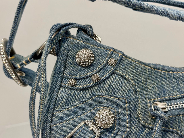 Balenciaga  Single shoulder bag Size：26*16*10cm