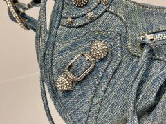 Balenciaga  Single shoulder bag Size：26*16*10cm