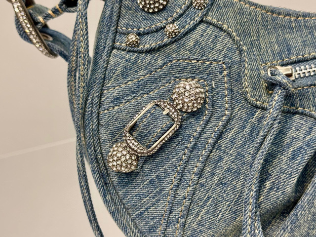 Balenciaga  Single shoulder bag Size：26*16*10cm