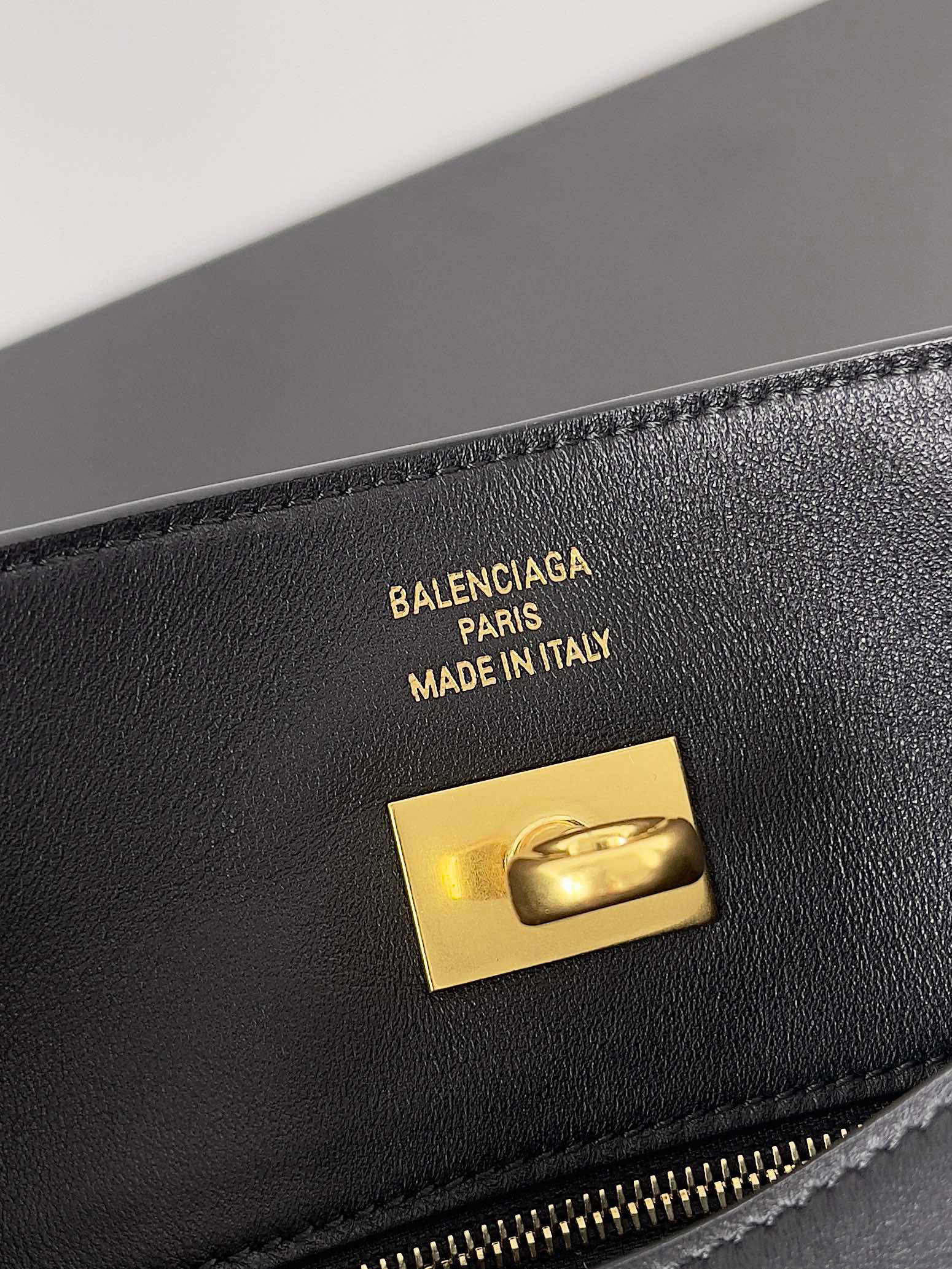 Balenciaga  Single shoulder bag Size：29.9*17*19.8cm