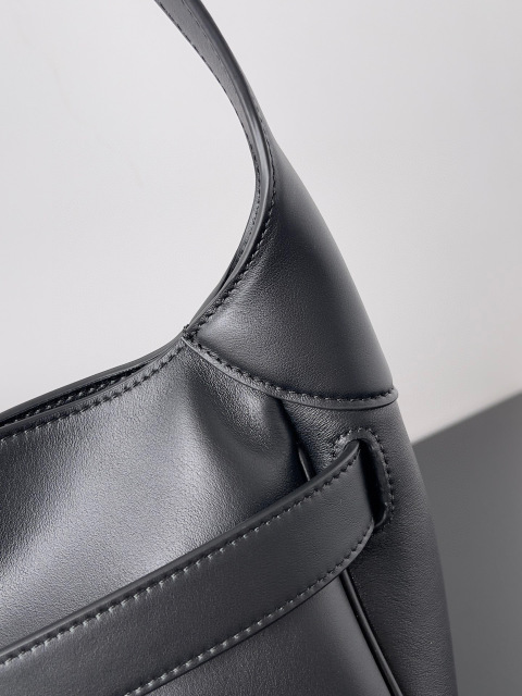 Balenciaga  Single shoulder bag Size：29.9*17*19.8cm