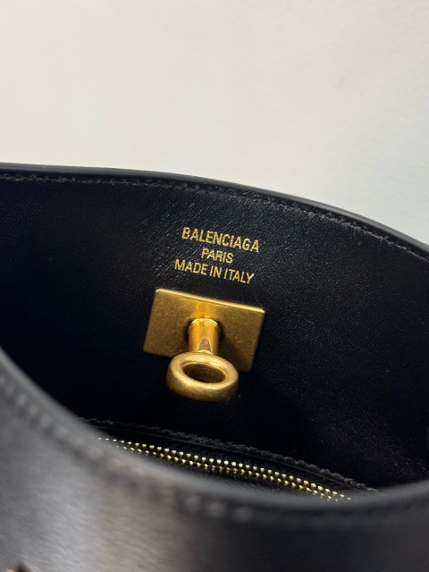 Balenciaga Unterarmtasche Größe: 35 * 17 * 10 cm