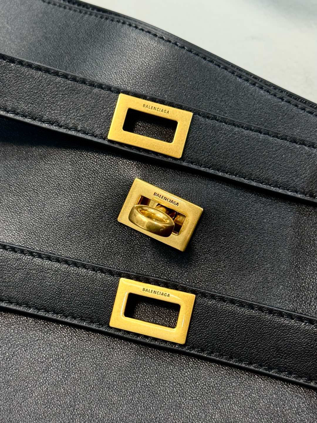 Balenciaga Unterarmtasche Größe: 35 * 17 * 10 cm