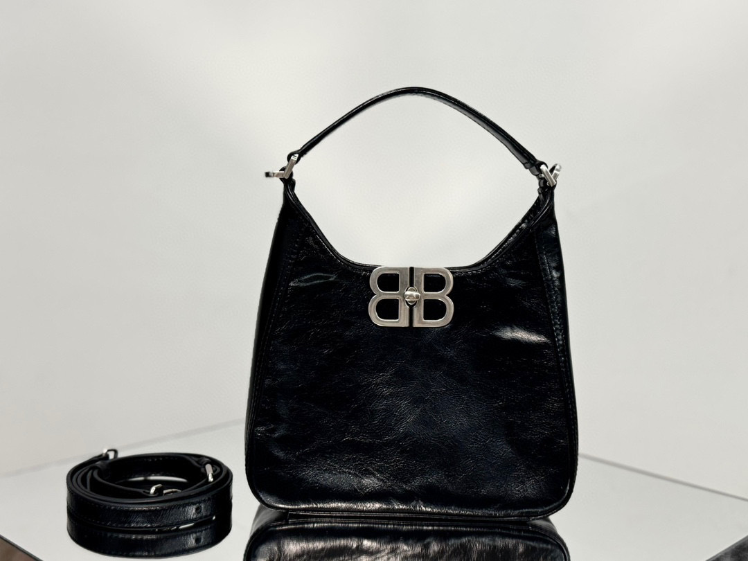 Balenciaga Unterarmtasche Größe: 20 x 20,5 x 6,8 cm