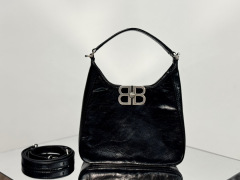 Balenciaga Unterarmtasche Größe: 20 x 20,5 x 6,8 cm