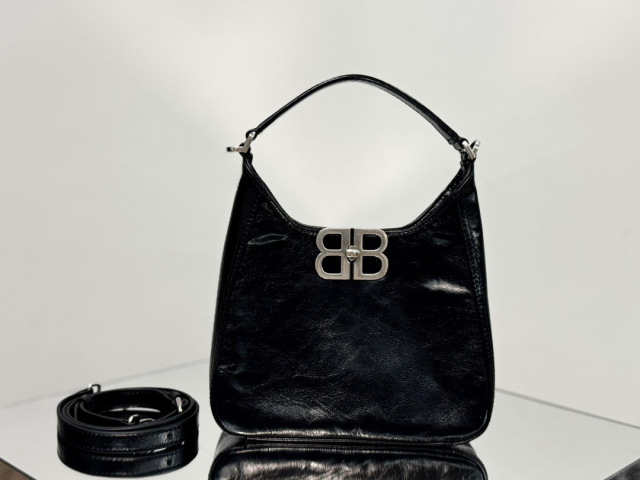 Balenciaga Unterarmtasche Größe: 20 x 20,5 x 6,8 cm