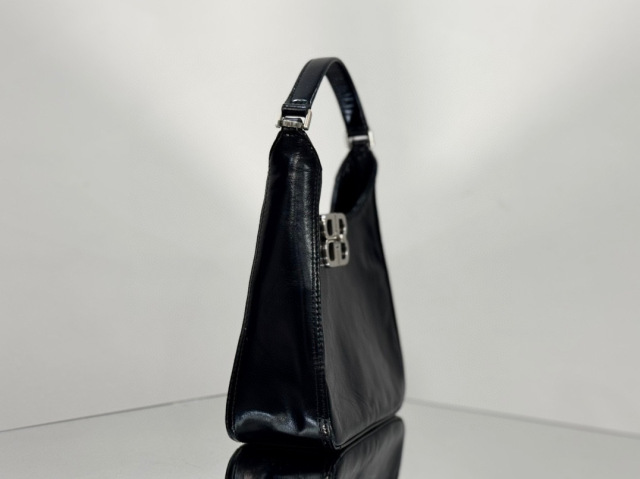 Balenciaga Unterarmtasche Größe: 20 x 20,5 x 6,8 cm
