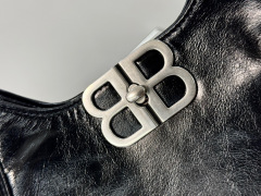 Balenciaga Unterarmtasche Größe: 20 x 20,5 x 6,8 cm