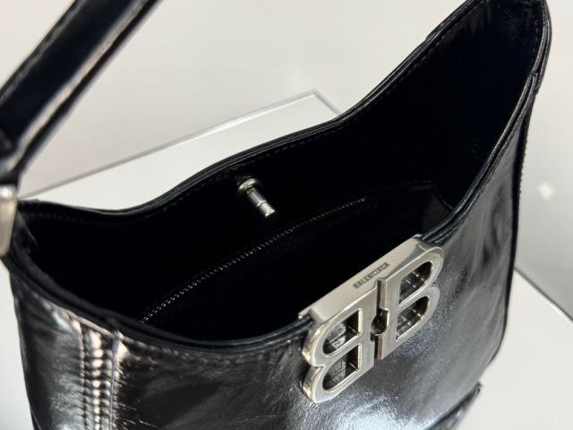 Balenciaga Unterarmtasche Größe: 20 x 20,5 x 6,8 cm