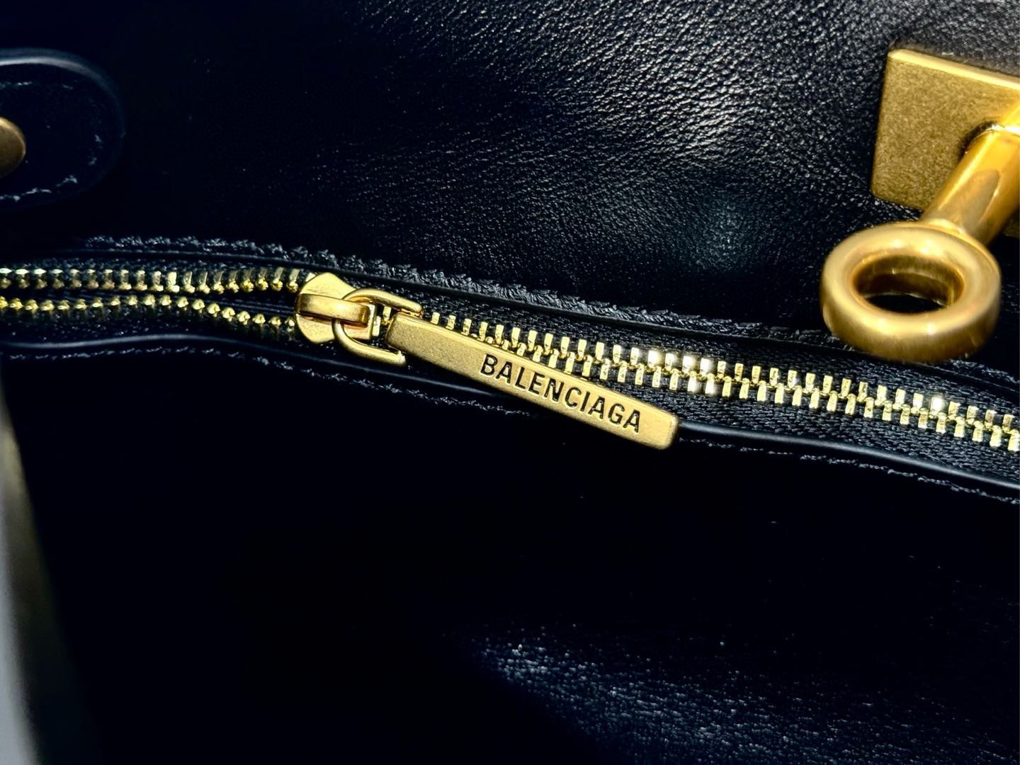 Borsa a secchiello Balenciaga Dimensioni: 25,9*26,9*9,9 cm