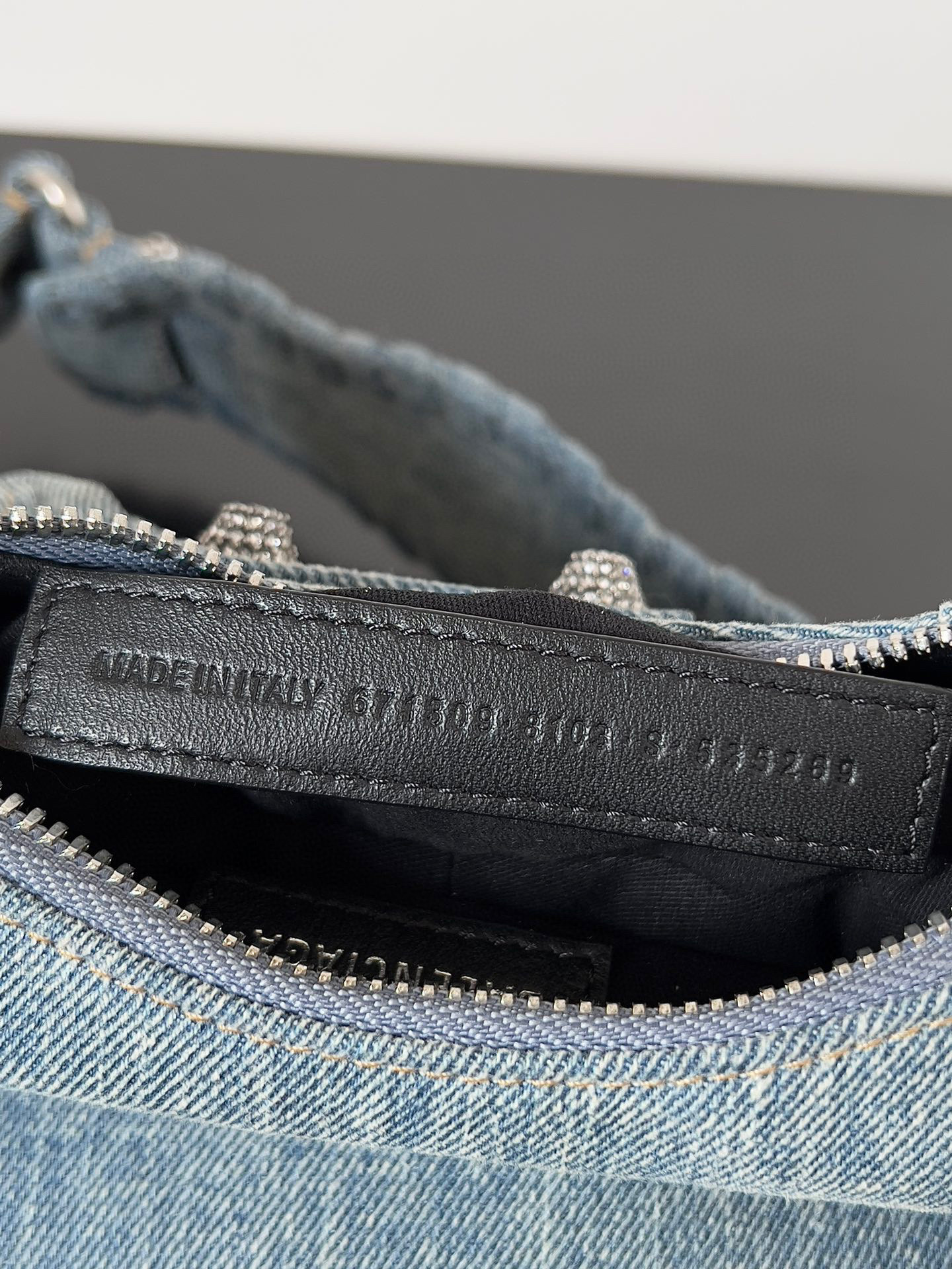 Borsa sottobraccio Balenciaga Dimensioni: 26*16*9,9 cm