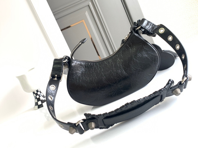 Balenciaga 腋下包 尺寸：26*16*9.9cm