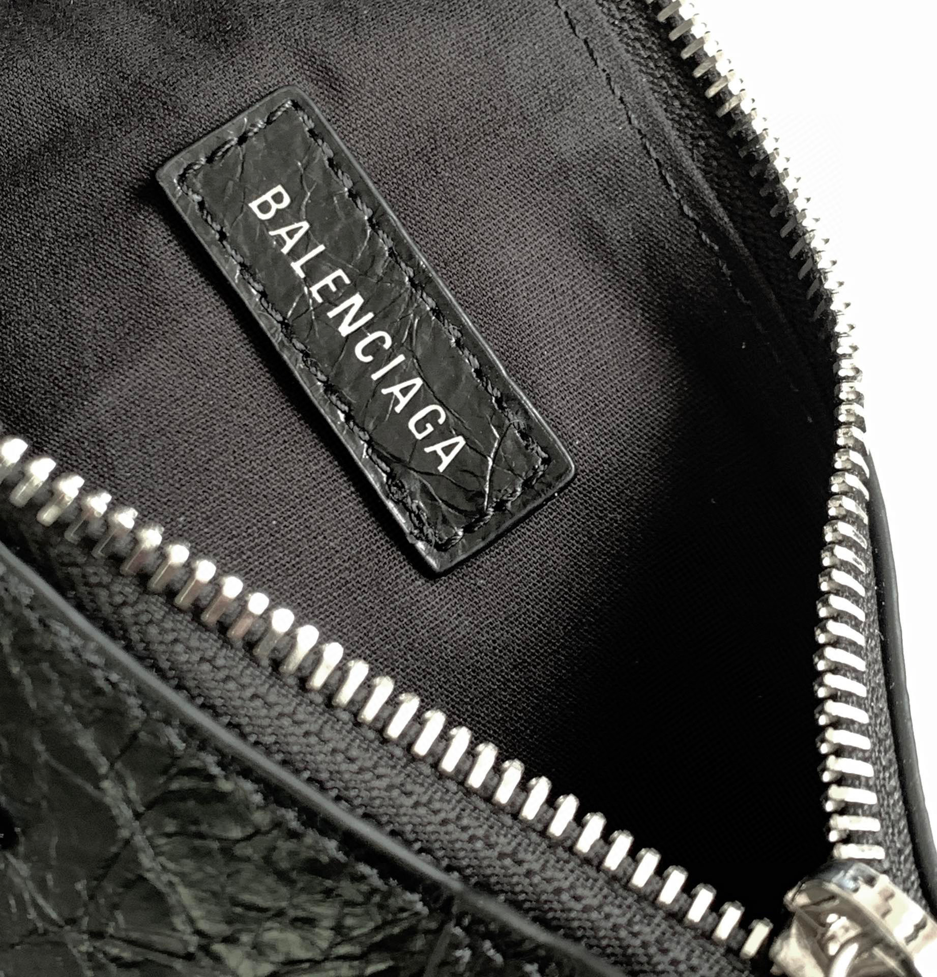Balenciaga 腋下包 尺寸：26*16*9.9cm