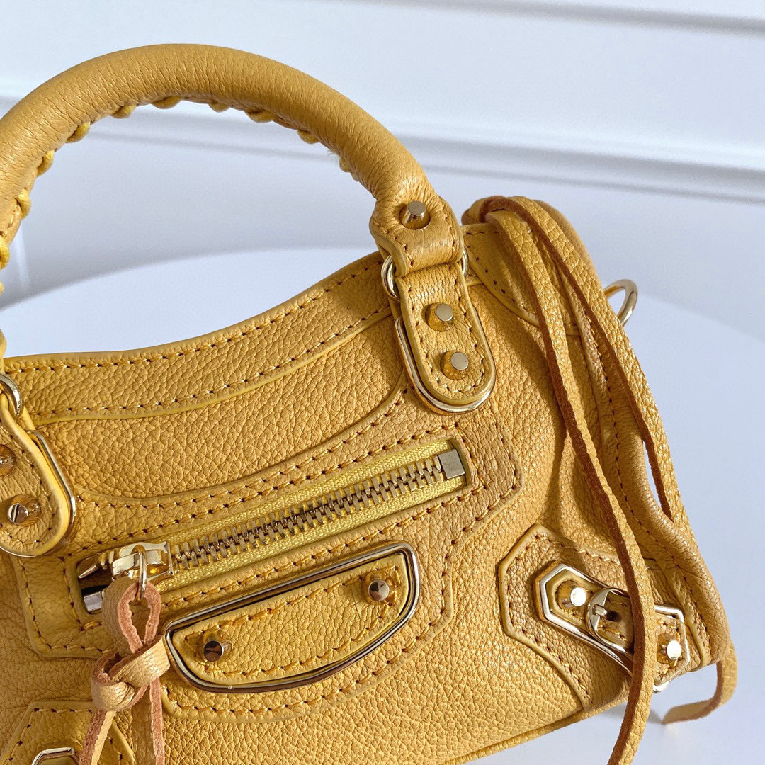 Balenciaga  Hand bag Size：19*5*12.5cm