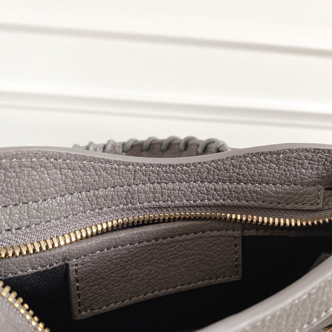 Balenciaga 手拿包 尺寸：19*5*12.5cm