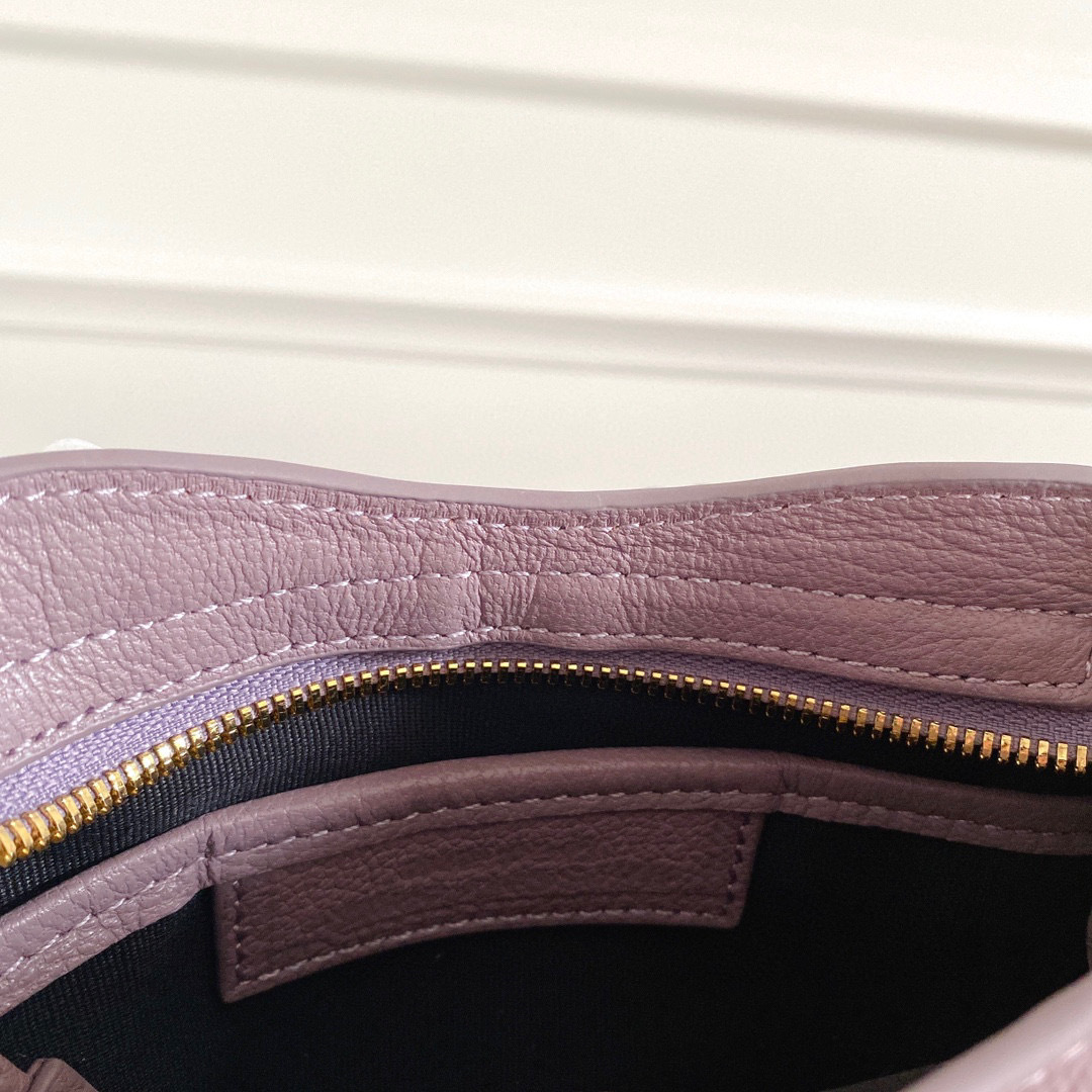 Saiz beg tangan Balenciaga：19*5*12.5cm