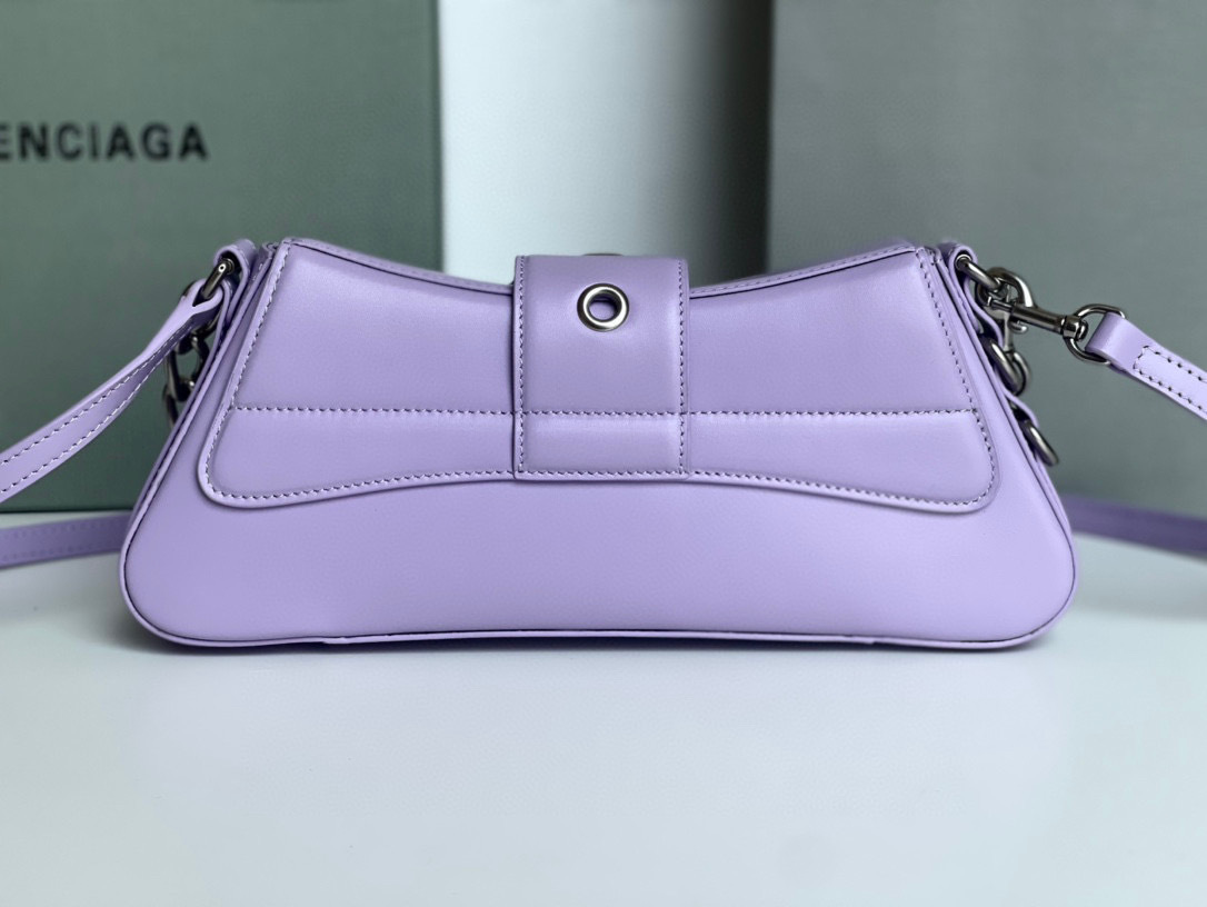 Balenciaga  Single shoulder bag Size：29*13*4.8cm