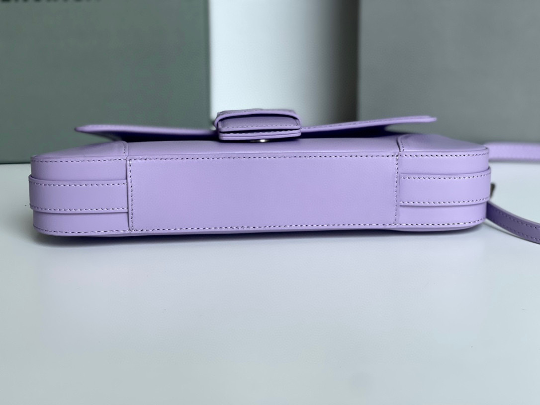 Balenciaga  Single shoulder bag Size：29*13*4.8cm