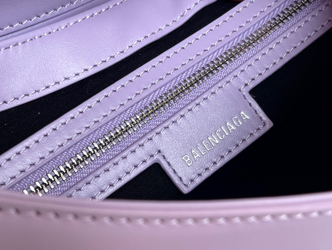Balenciaga  Single shoulder bag Size：29*13*4.8cm