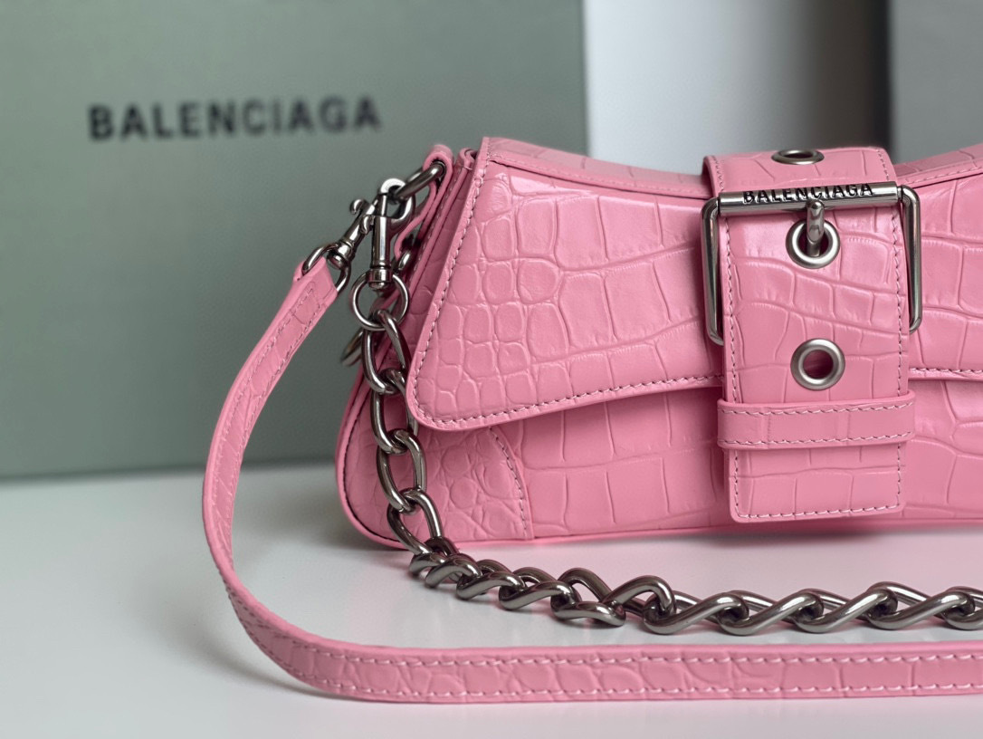 Balenciaga  Single shoulder bag Size：29*13*4.8cm