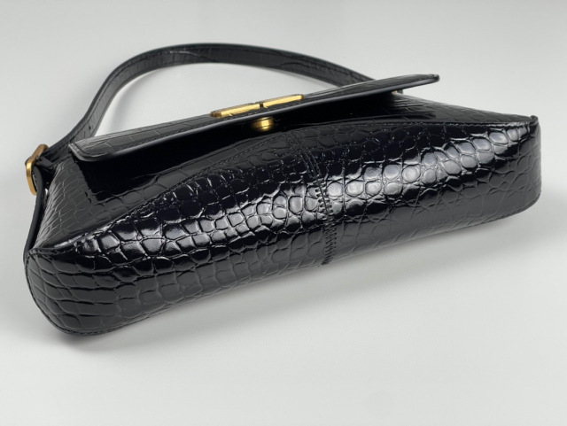 Balenciaga Unterarmtasche Größe: 27 x 25,5 x 4,8 cm