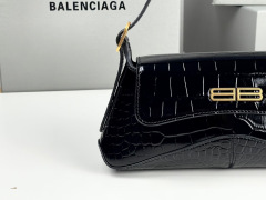 Balenciaga Unterarmtasche Größe: 27 x 25,5 x 4,8 cm