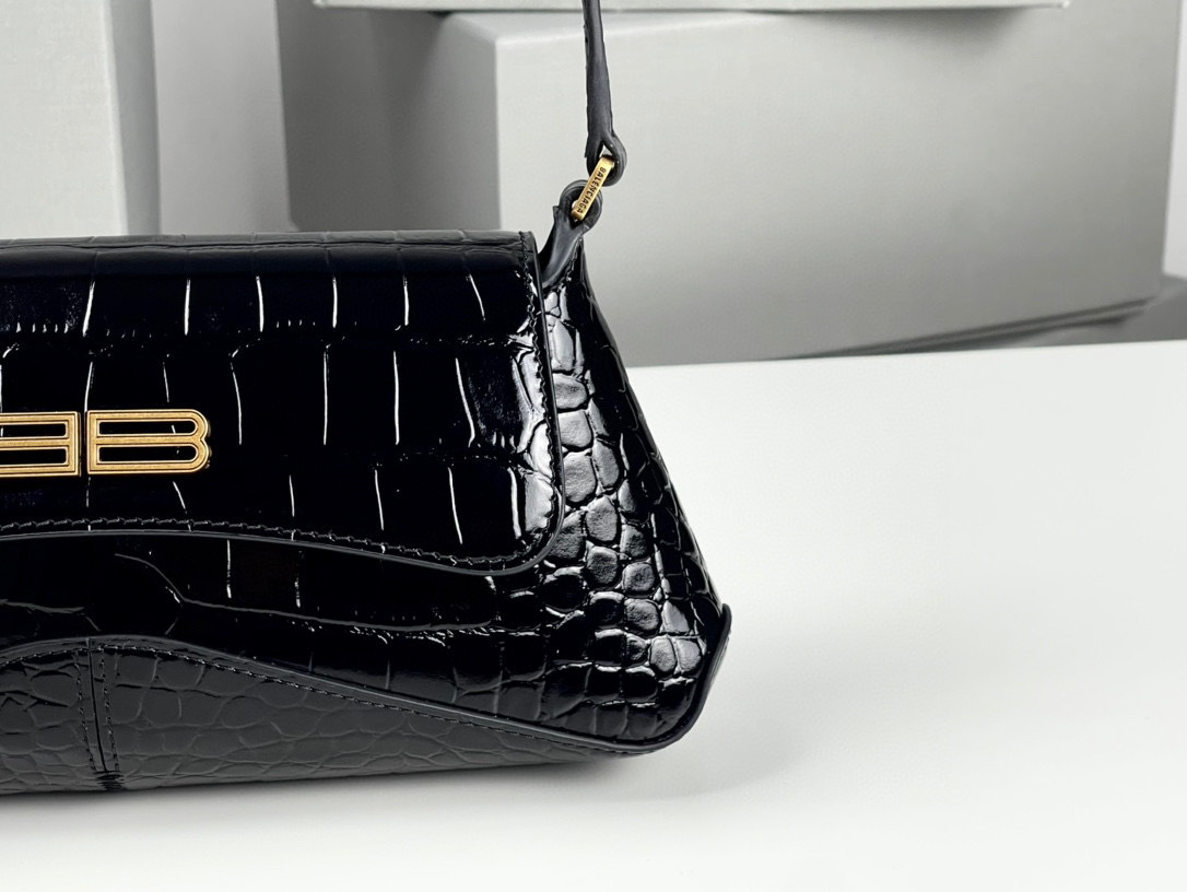 Balenciaga Unterarmtasche Größe: 27 x 25,5 x 4,8 cm