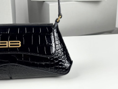 Balenciaga Unterarmtasche Größe: 27 x 25,5 x 4,8 cm