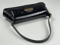 Balenciaga Unterarmtasche Größe: 27 x 25,5 x 4,8 cm