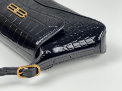 Balenciaga Unterarmtasche Größe: 27 x 25,5 x 4,8 cm