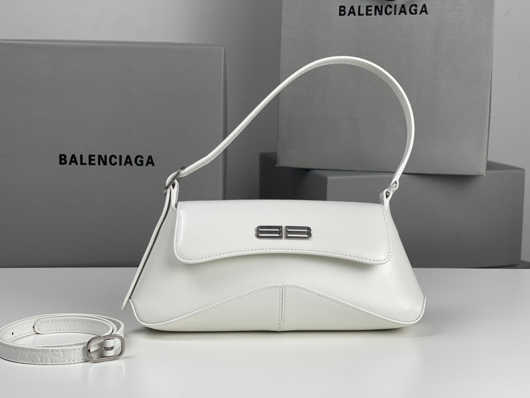 Balenciaga Unterarmtasche Größe: 27 x 25,5 x 4,8 cm
