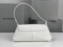 Balenciaga Unterarmtasche Größe: 27 x 25,5 x 4,8 cm