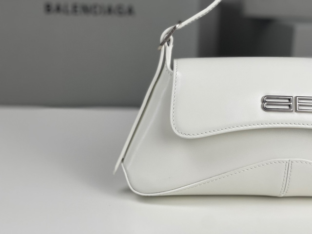 Balenciaga Unterarmtasche Größe: 27 x 25,5 x 4,8 cm