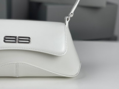Balenciaga Unterarmtasche Größe: 27 x 25,5 x 4,8 cm