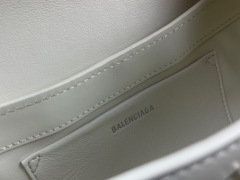 Balenciaga Unterarmtasche Größe: 27 x 25,5 x 4,8 cm