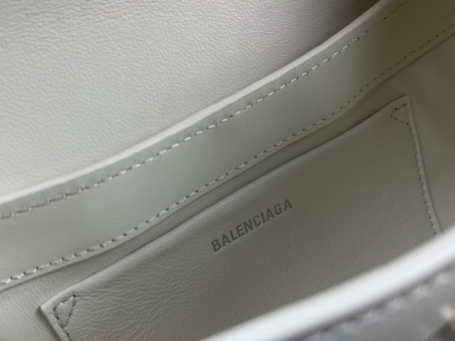 Balenciaga Unterarmtasche Größe: 27 x 25,5 x 4,8 cm