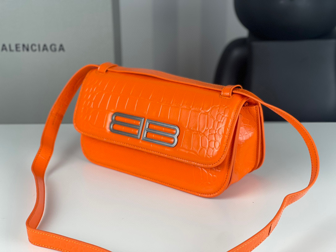 Borsa sottobraccio Balenciaga Dimensioni: 27*25,5*4,8 cm