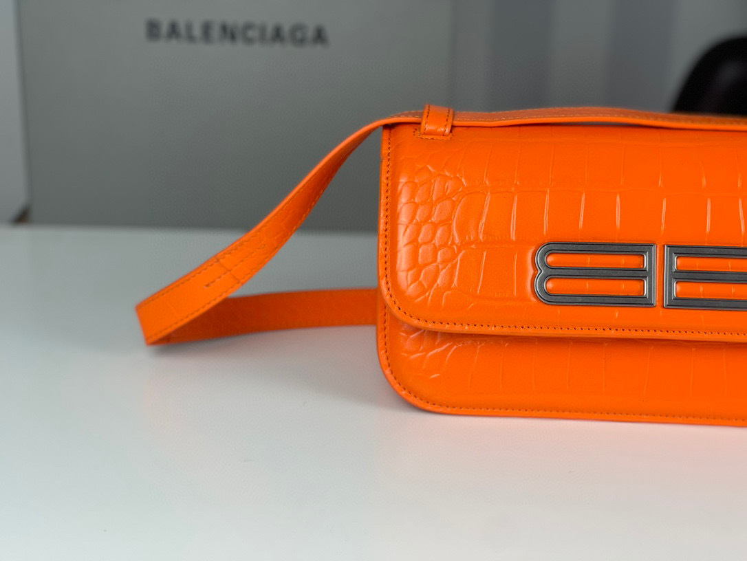 Borsa sottobraccio Balenciaga Dimensioni: 27*25,5*4,8 cm