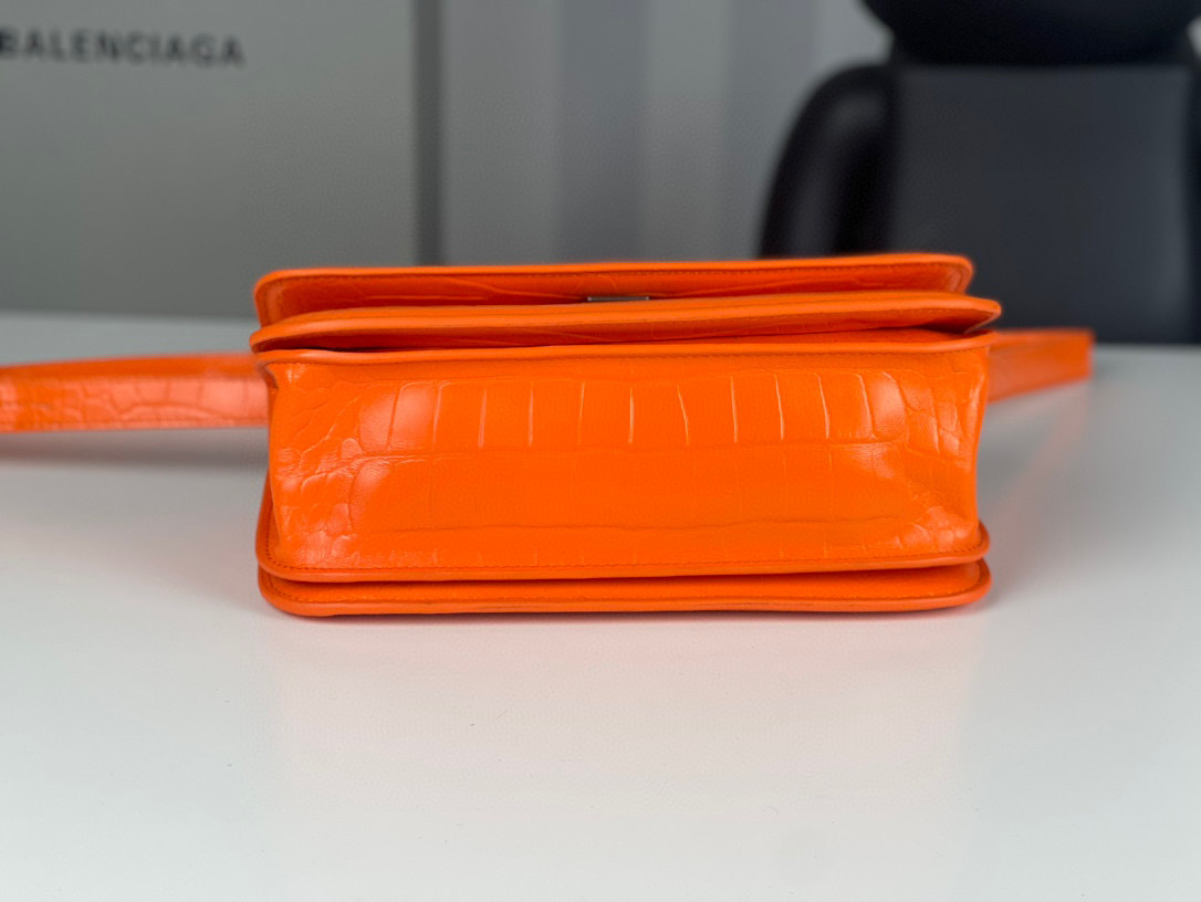 Borsa sottobraccio Balenciaga Dimensioni: 27*25,5*4,8 cm