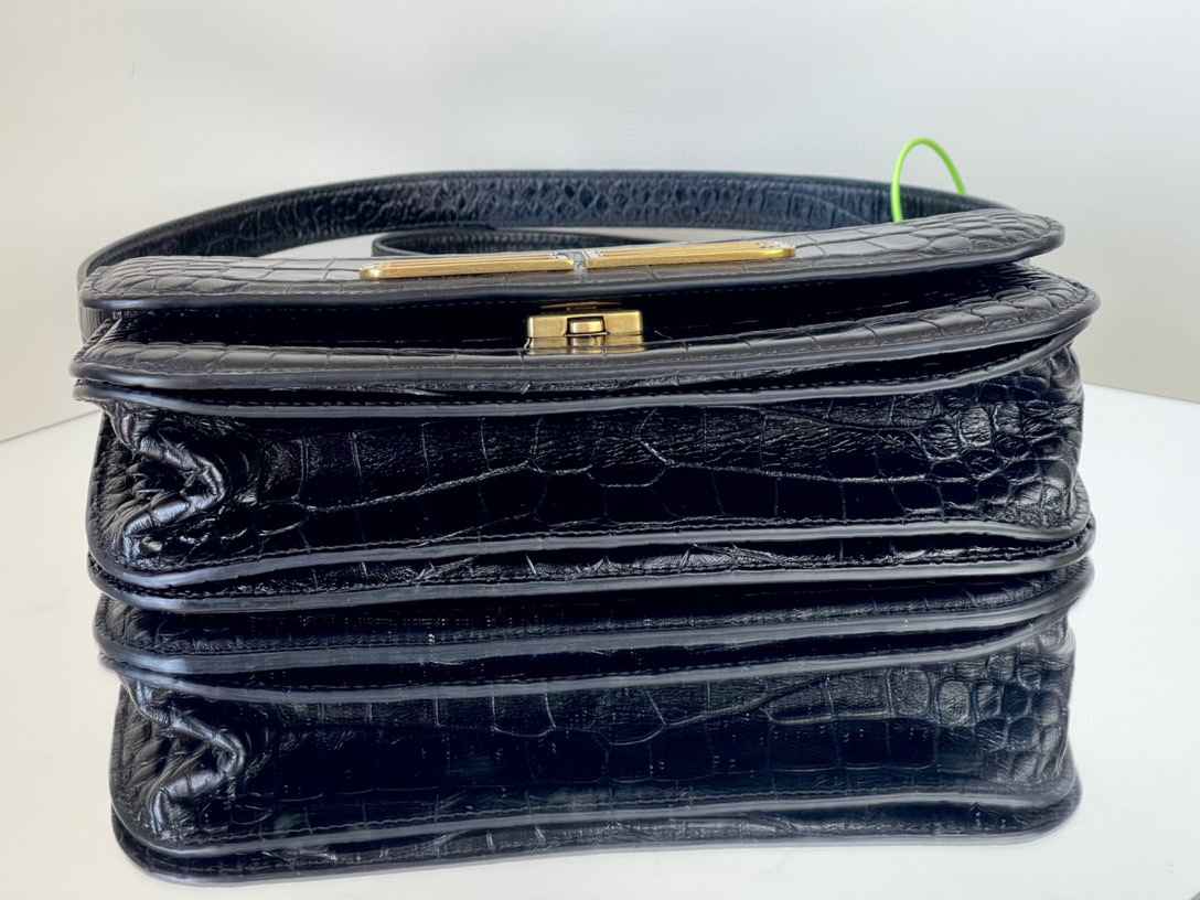 Balenciaga Einzelne Umhängetasche Größe: 23,5 x 12 x 10 cm