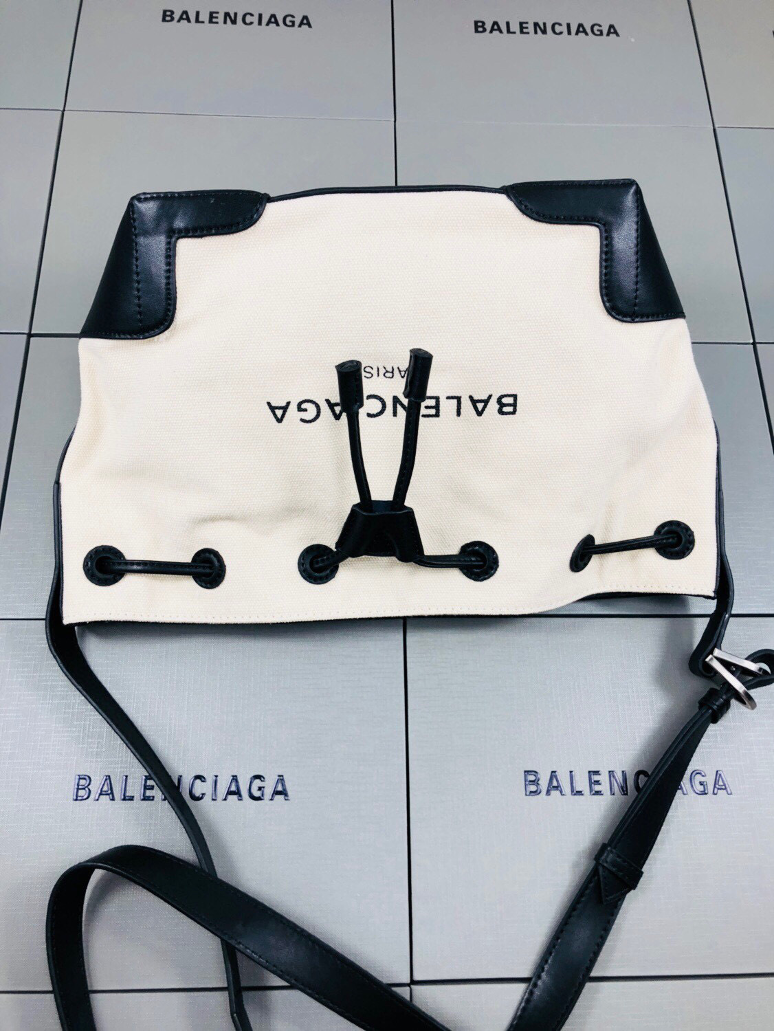 Borsa zaino Balenciaga Dimensioni: 35*28*7cm