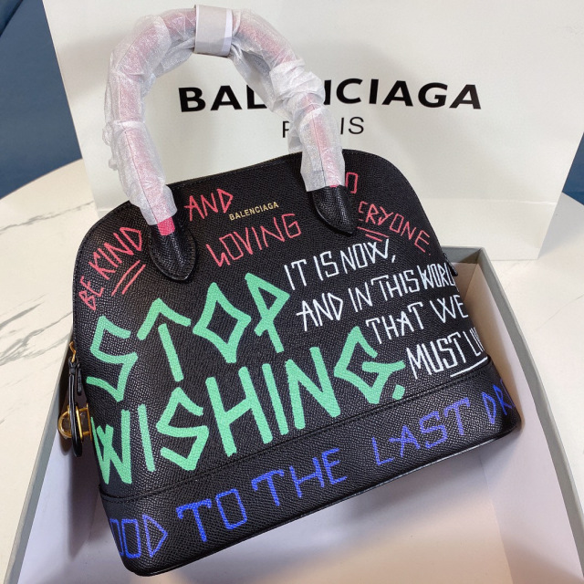 Saiz beg tangan Balenciaga：26*12*22cm
