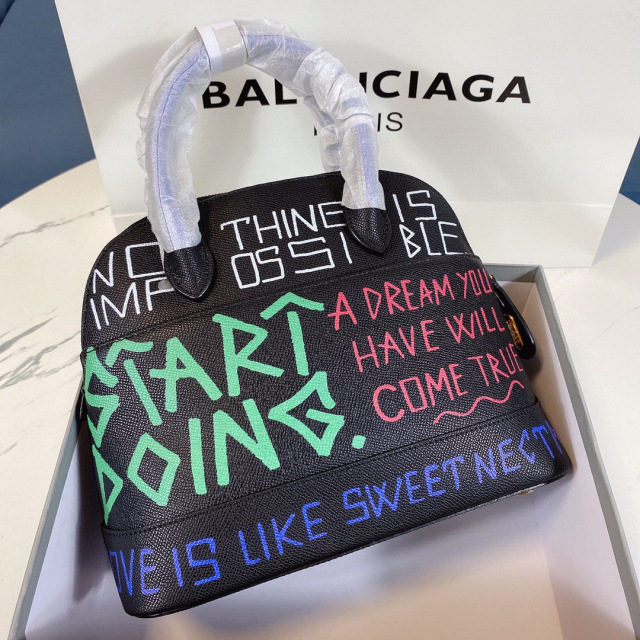 Saiz beg tangan Balenciaga：26*12*22cm